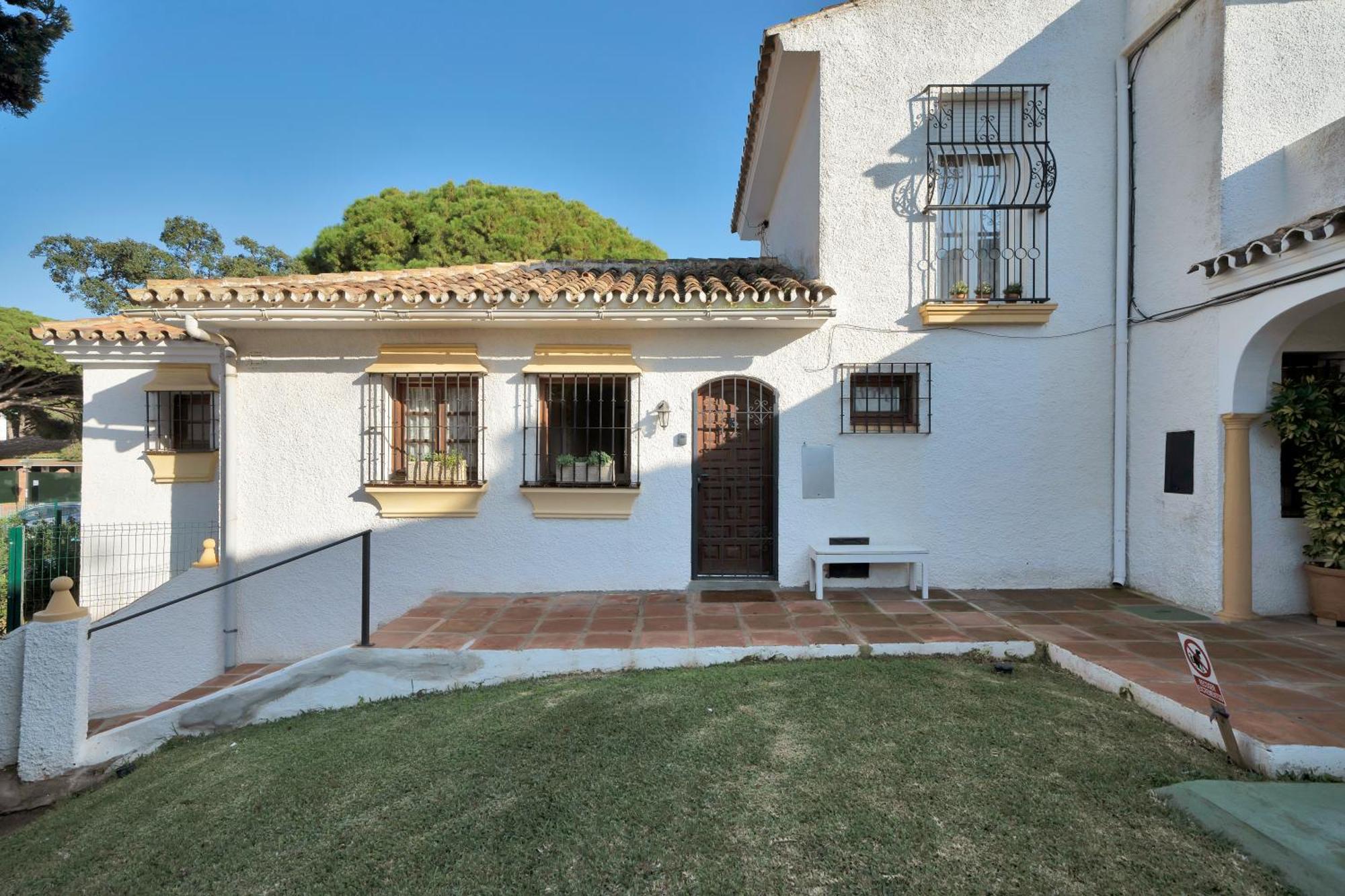 Bonita Casa Adosada En Esquina Marbella Ngoại thất bức ảnh